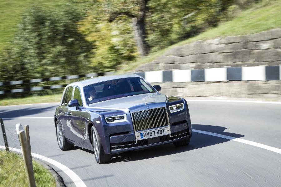  Rolls-Royce Phantom 2017 года  (UK) (фото 6 из 7)